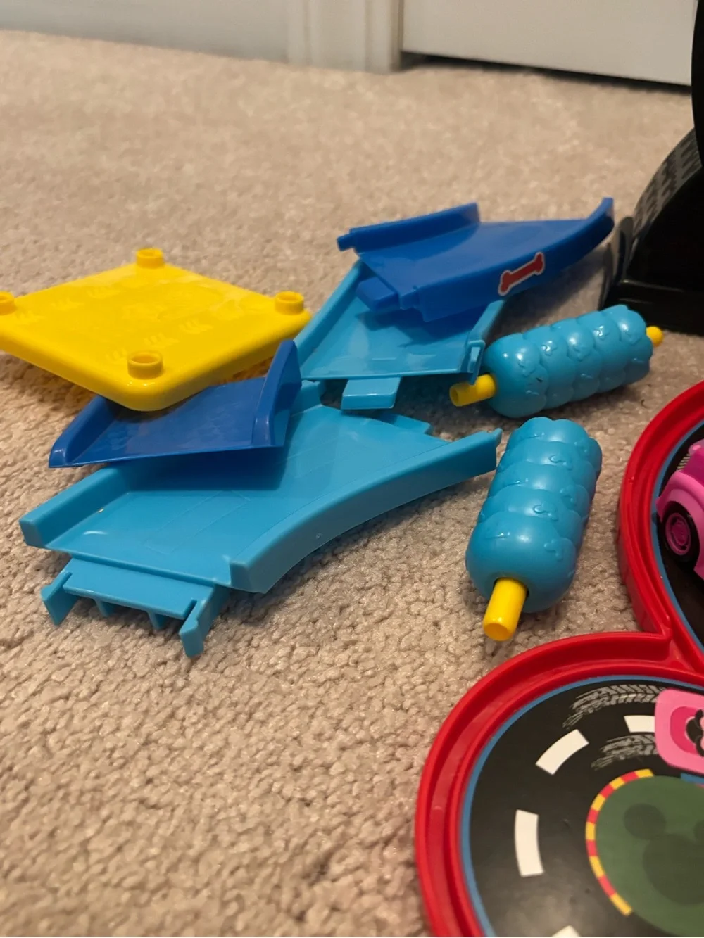Disney Junior Mickey Mouse Stow & Go Garage Race Track Minnie Goofy Donald